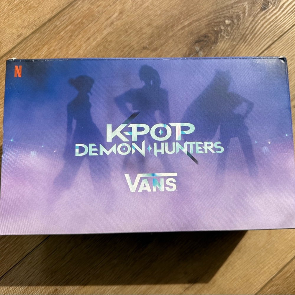 Vans KPop Demon Hunters VANS velcro - size 2.5 - NEW